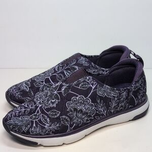 Vera Bradley V8 Cloud 2-mile slip-on sneaker shoe.  Woman size 9 EU 40